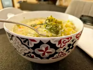 Amerikaanse broccolisoep met cheddar