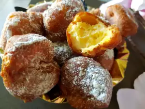 Beignets met roomvulling (Bunuelos rellenos de crema)