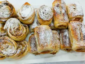 Bladerdeeg gebakjes met pompoen en walnoot