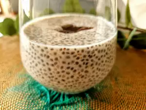 Vegan chiazaad dessert met amandelmelk