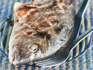 Gegrilde zeebrasem met kruiden