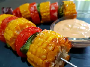 Mais spiesjes met saus