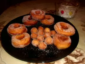 Zelfgemaakte donuts met gist