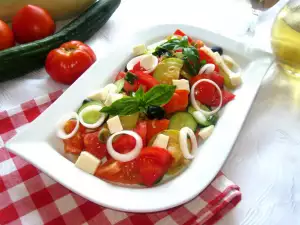 Tomatensalade met courgette en geitenkaas