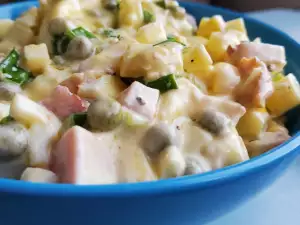 Eiersalade met spek en erwtjes