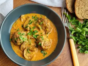 Gehaktballen met champignons in kerriesaus