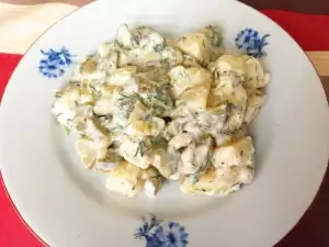 Aardappelsalade met augurken en mayonaise