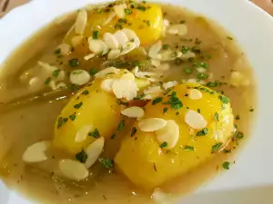 Aardappelen met bernagie en amandelsaus