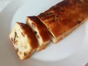 Cake met cottage cheese, rozijnen en sinaasappelschil