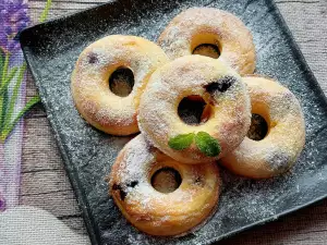 Keto bosbessen en kokos donuts