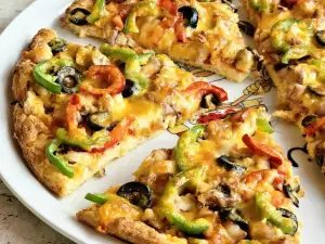 Keto pizza met zachte korst en kip