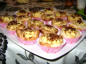 Bladerdeegmandjes met pudding
