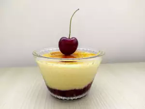 Spaanse crema catalana met kersen