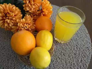 Limonade met sinaasappel, citroen en mint