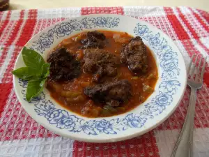 Rustiek zomergerecht met gebakken kippenlevers