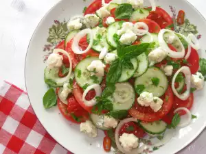 Zomersalade met ricotta en basilicum