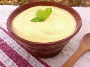 Zelfgemaakte mayonaise met olijfolie en rucola