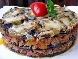 Moussaka van aubergine, tomaat en gehakt