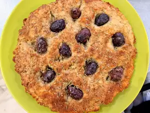 Koolhydraatarme focaccia met olijven en rozemarijn