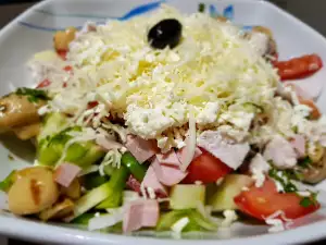 Ovcharska salata - Bulgaarse herderssalade met kip