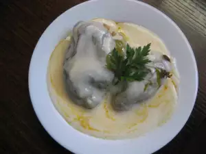 Gevulde paprikas met witte saus