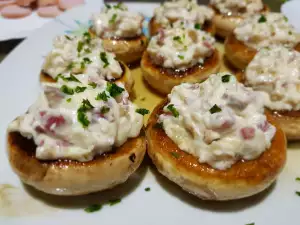 Gevulde champignons met room en jamon