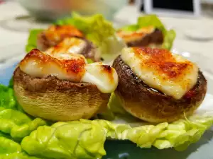 Gevulde bospaddenstoelen met feta