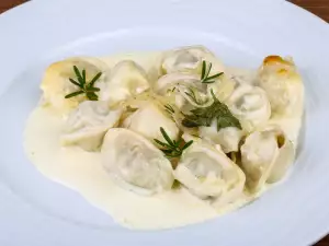 Pelmeni in roomsaus