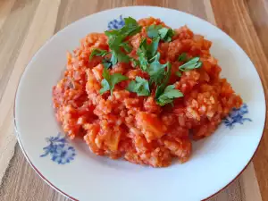 Vegan rijst met tomaten uit blik