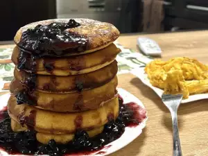 Fluffy Amerikaanse pannenkoeken met bakpoeder