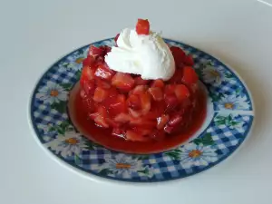 Aardbeientartaar met balsamico-karamelsaus