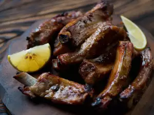 Geglazuurde runder spareribs