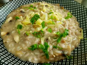 Lichte risotto met twee soorten paddenstoelen