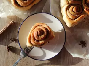 Luchtige kaneelrolletjes voor de kerst