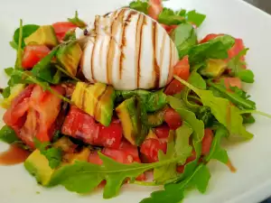 Italiaanse salade met burrata