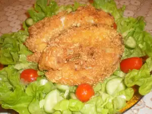 Gepaneerde karper met cornflakes en garnituur