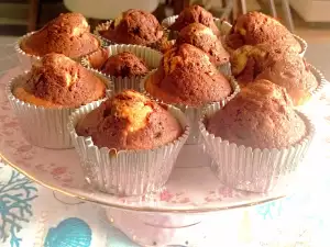 Kleurrijke muffins met cacao