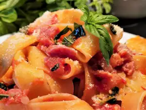 Pasta amatriciana met spek