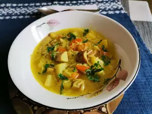 Vegan groentesoep met prei en eekhoorntjesbrood