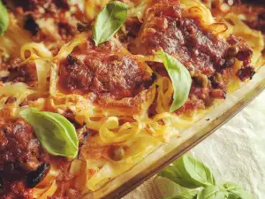 Tagliatelle met gehakt en tomaten uit de oven