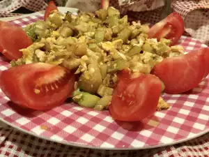 Keto roerbak ei met courgette