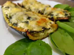 Courgettebootjes gevuld met spinazie en kaas