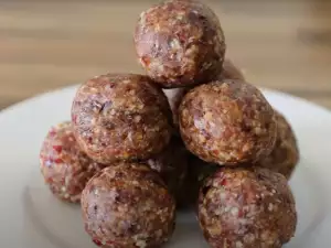 Truffels met dadels en bosbessen