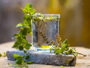 Welke thee te drinken bij brandend maagzuur?