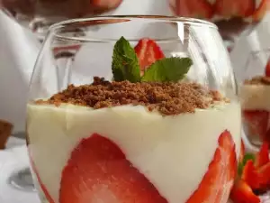 Zuivelroom met vanille en aardbeien