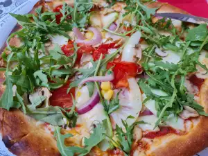 Vegan pizza met rucola