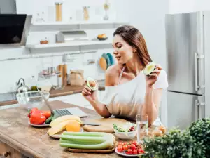 Hoe gebruik je een avocadopit?
