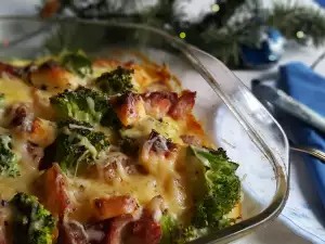 Ovenschotel met aardappelen, broccoli en spek