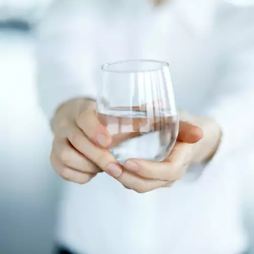 Hoeveel en wat voor soort water moeten we drinken?