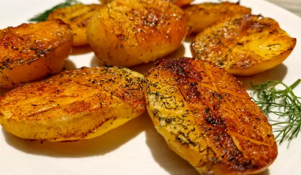 Smakelijke nieuwe aardappelen uit de oven
